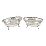 A pair of silver baskets Birmingham, 1930 peso 180 gr.