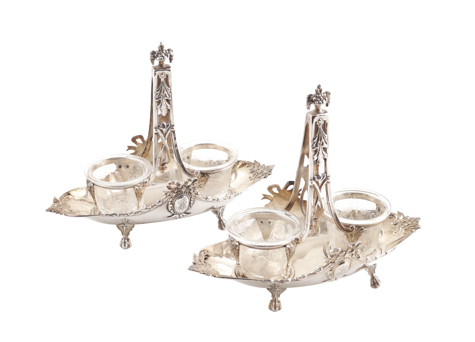 A pair of silver saltcellars France, early 20th century 16x20x10 cm.