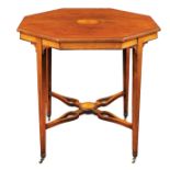 An English palissander table Great Britain, early 20th century 75x74x73 cm.