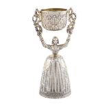 A silver cup London, early 20th century h. 13,5 cm.