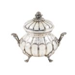 An 800 silver sugar bowl with two handles Italy, 20th century h. 13 cm.