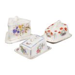 Three maiolica vintage cheese caddies Great Britain, 20th century misura massima 13x22x22 cm.