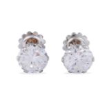 A pair of 18kt white gold earrings and diamonds peso 3,2 gr.