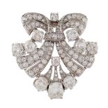 G. Petochi, a platinum clips brooch with diamonds 1930/1940s peso 18,7 gr.