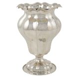 A silver vase Italy, 20th century peso 370 gr.