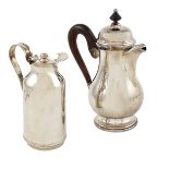 A silver coffeepot and a thermal carafe Italy, 20th century peso lordo 840 gr.