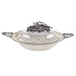 An oval silver tureen Italy, 20th century peso 1180 gr.