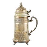 A silver and vermeil tankard Italy, 20th century peso 617 gr.