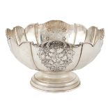 A silver bowl Italy, 20th century peso 820 gr.