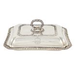 A Robert Garrard silver tureen London, 1853 peso 2120 gr.