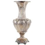 A silver vase Italy, 20th century peso 1615 gr.