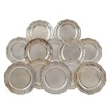 A set of silver dishes (12) London, George II 1745 peso 6100 gr.