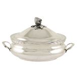 A silver tureen Italy, 20th century peso 920 gr.