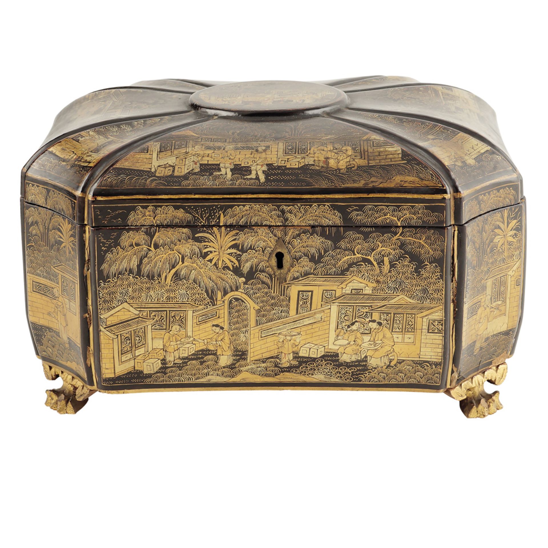 A black and gloden laquer tea box holder China, end 19th century 13,5x28x21 cm.