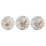 Three porcelain plates set China, Quianlong period 1735-1796 d. 23 cm.