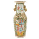 A Chinese porcelain baluster vase 20th century h. 25,5 cm.