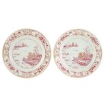 A soup and a flat porcelain plate China Quianlong period 1735-1796 d. 22,5 cm.