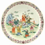 A Chinese porcelain plate early 20th century, Republic period h. 7 cm. - d. 33,5 cm.