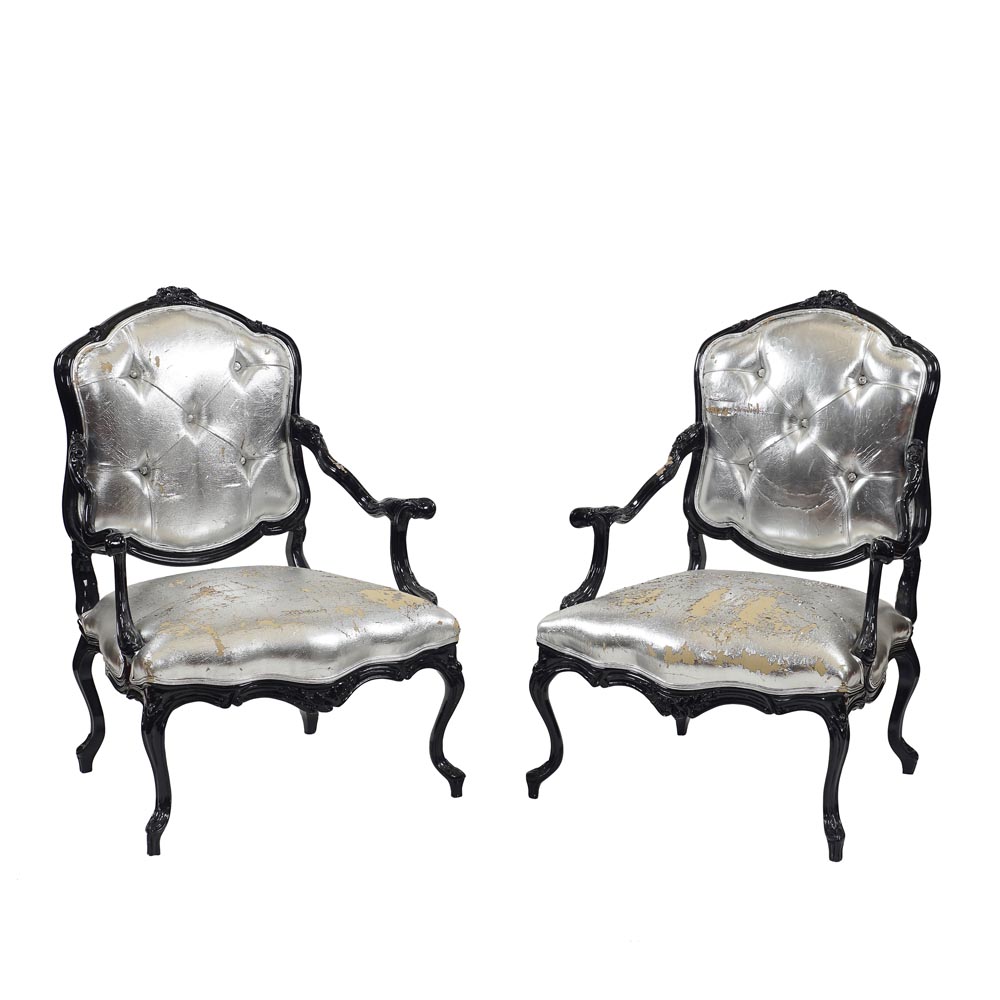 A pair of Luigi XV style armchairs modern manifacture 100x72x62 cm.