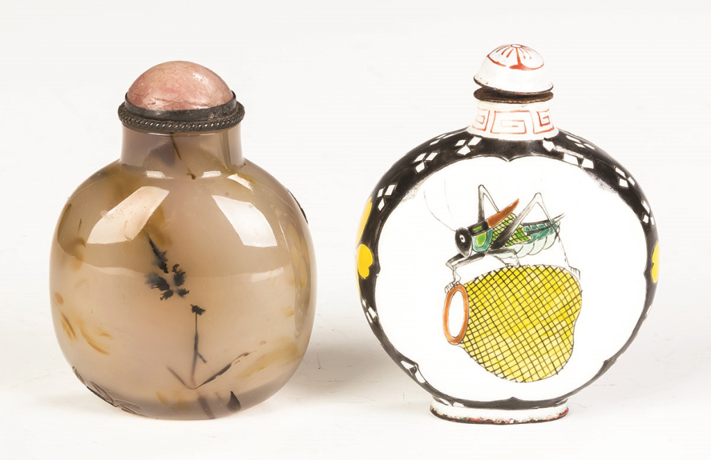 Two Chinese Snuff Bottles. Two Chinese Snuff Bottles. L - Agate with ship with figures. R - - Bild 2 aus 3
