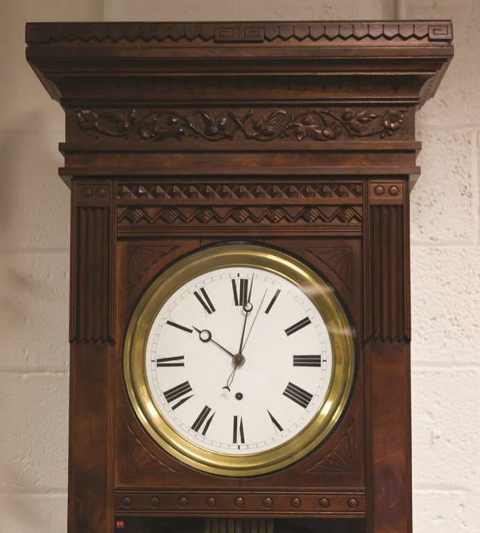 Waterbury Clock Co. #7 Wall Regulator. Waterbury Clock Co. #7 Wall Regulator. Carved walnut and burl - Bild 3 aus 3