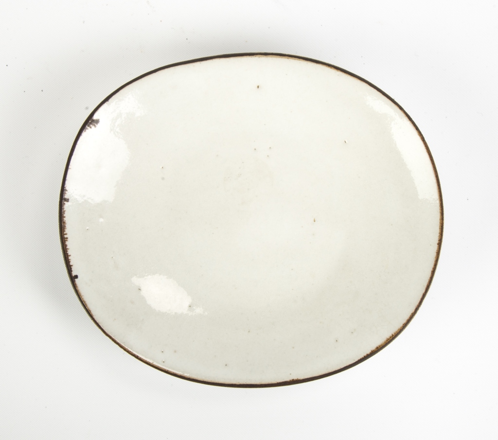 Lucie Rie (English, 1902-1995) White Oval Dish.Signed.No repairs or damage.Ht. 1" W 5 1/2".John - Image 3 of 3