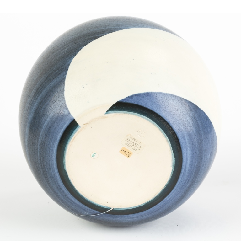 Harrison McIntosh (American, B. 1914) Blue & White Sphere Vessel.Signed HM.No repairs or damage. - Image 4 of 4