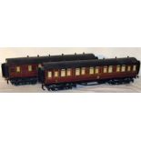 LEEDS Model Company 3R 0 Gauge - 2 x C4 Second Series LMS Maroon Standard Coaches with Litho Paper
