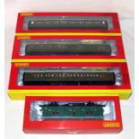 HORNBY 3 x Southern Olive Green Maunsell Coaches and Passenger Brake Van C Nos R4297E, R4299E and