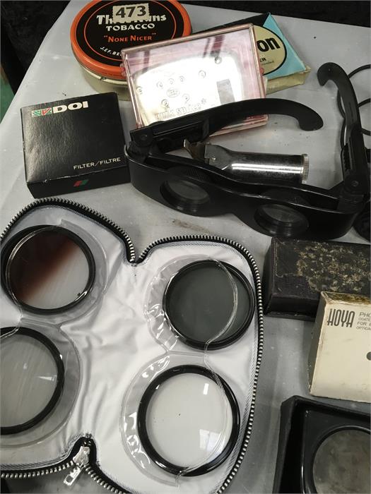 A box of assorted camera equipment, a Leningrada light meter, Aweston light meter ll and lll, - Image 4 of 5