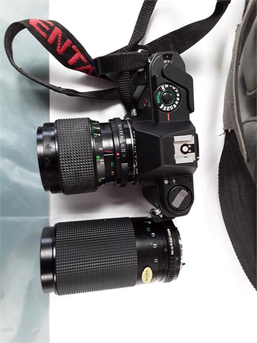 A camera case containing a Pentax camera with a Vivitar lens together with a Miranda lens. - Image 2 of 3