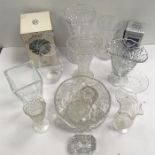 Glassware: A collection of 17 various pieces.