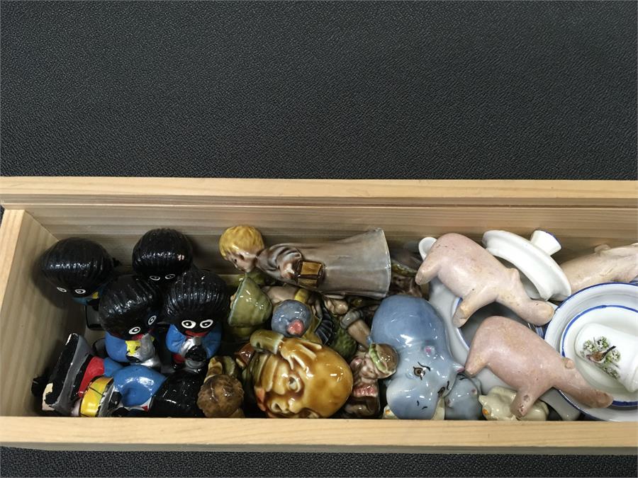 A box of various Wade Whimsies and five Robertson's figures as well as various other small china.