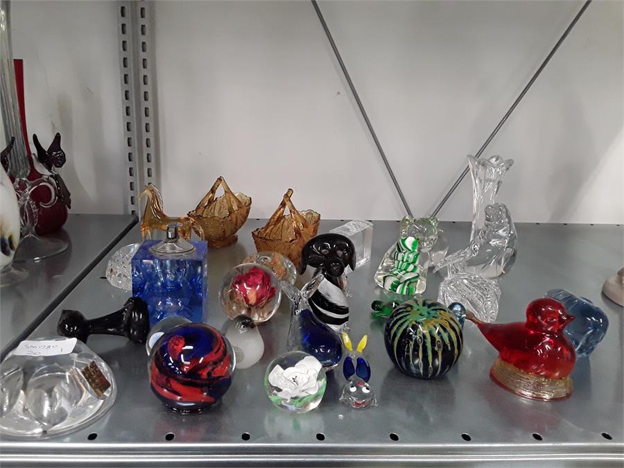 Various coloured glass to include mainly small animals.