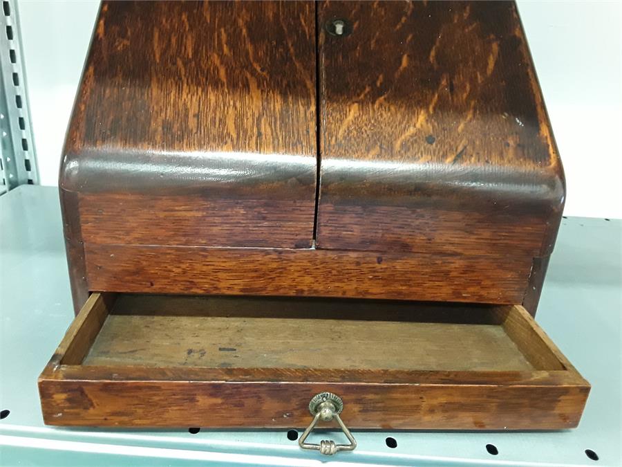 A vintage small oak writing box. - Image 2 of 3