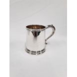 A silver pint tankard with scrolling handle. London 1926 (327 grams).