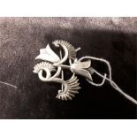 A Ivan Tarratt and GEORGE Bellamy silver brooch decorated a stylized flowers makers Mark and