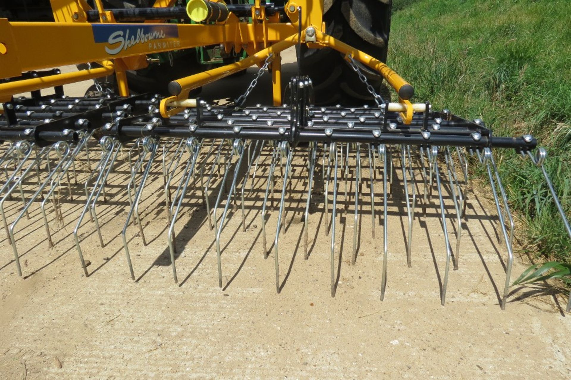 2016 Shelbourne Parmiter 6m Hydraulic Folding Spring Tine Harrow, 1.4m wings. - Image 3 of 5