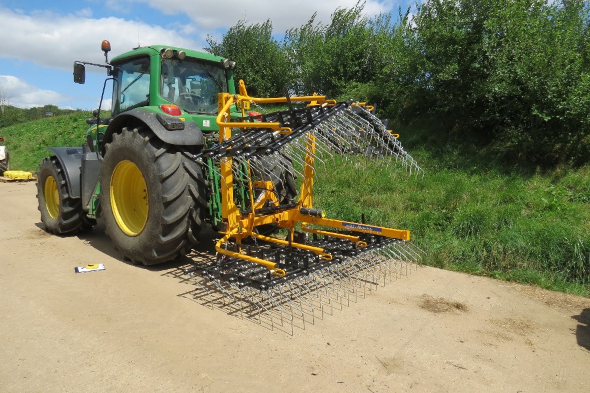 2016 Shelbourne Parmiter 6m Hydraulic Folding Spring Tine Harrow, 1.4m wings. - Image 2 of 5