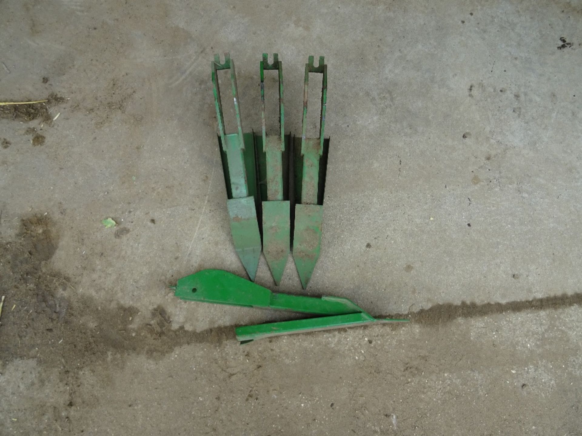 4 John Deere Dividers for Zurn Extension Header