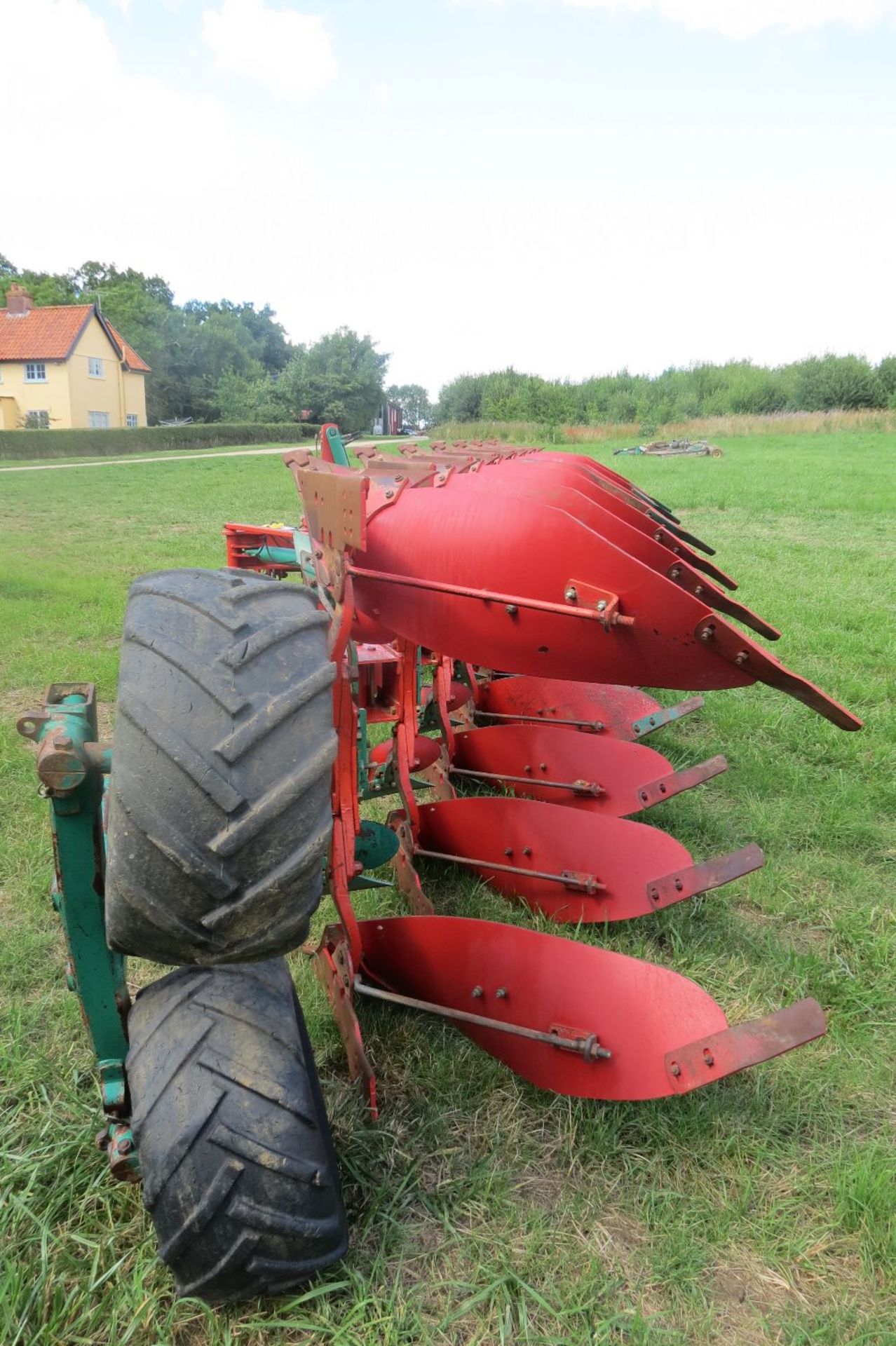 Kverneland L085 7 Furrow Plough, Manual vari - width, Skimmers, Knock off points, - Image 4 of 7