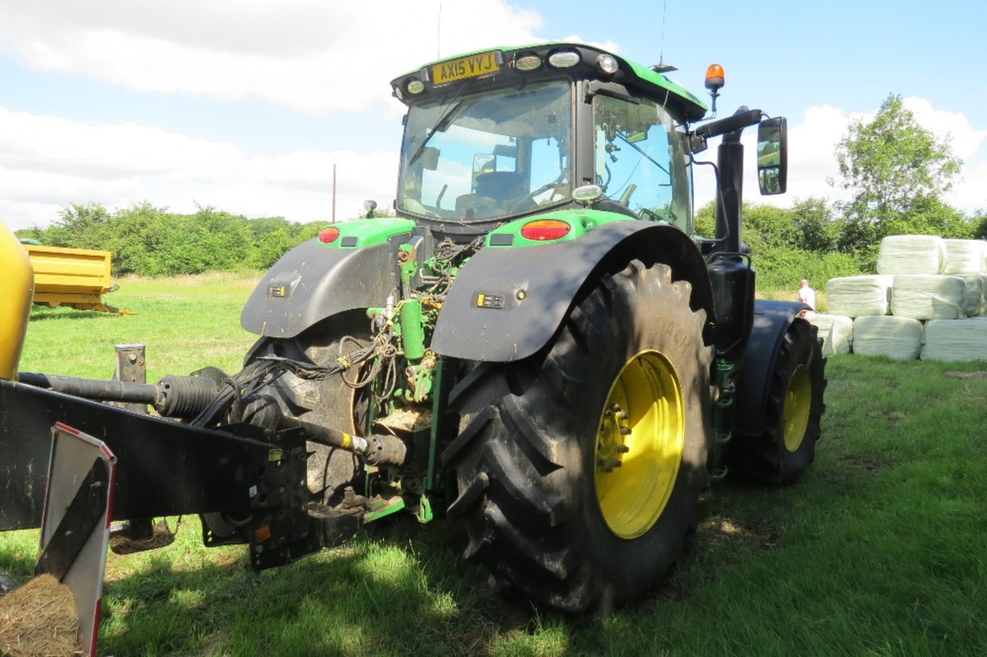 2015 John Deere 6215R, 50K, 2,365 hours (as at 11/8/2017), Auto Power, 5 Spool valves, - Image 4 of 17