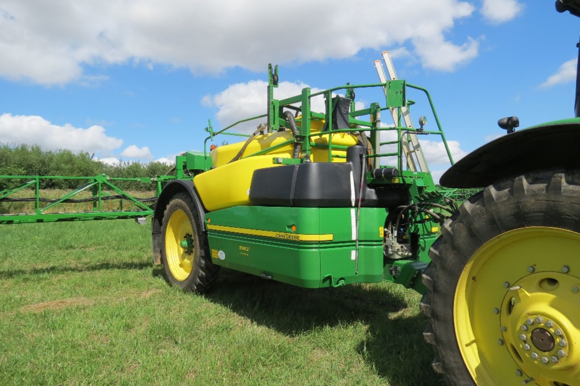 2016 John Deere R9621 PowrSprayer Sprayer, sprayed approximately 17,000 hectares, - Image 12 of 30