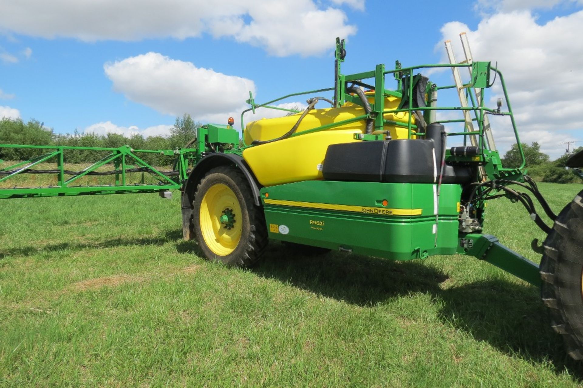 2016 John Deere R9621 PowrSprayer Sprayer, sprayed approximately 17,000 hectares, - Image 19 of 30