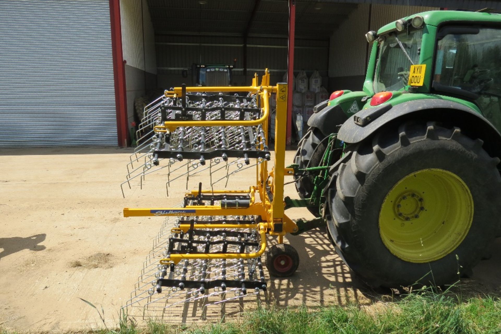 2016 Shelbourne Parmiter 6m Hydraulic Folding Spring Tine Harrow, 1.4m wings. - Image 4 of 5