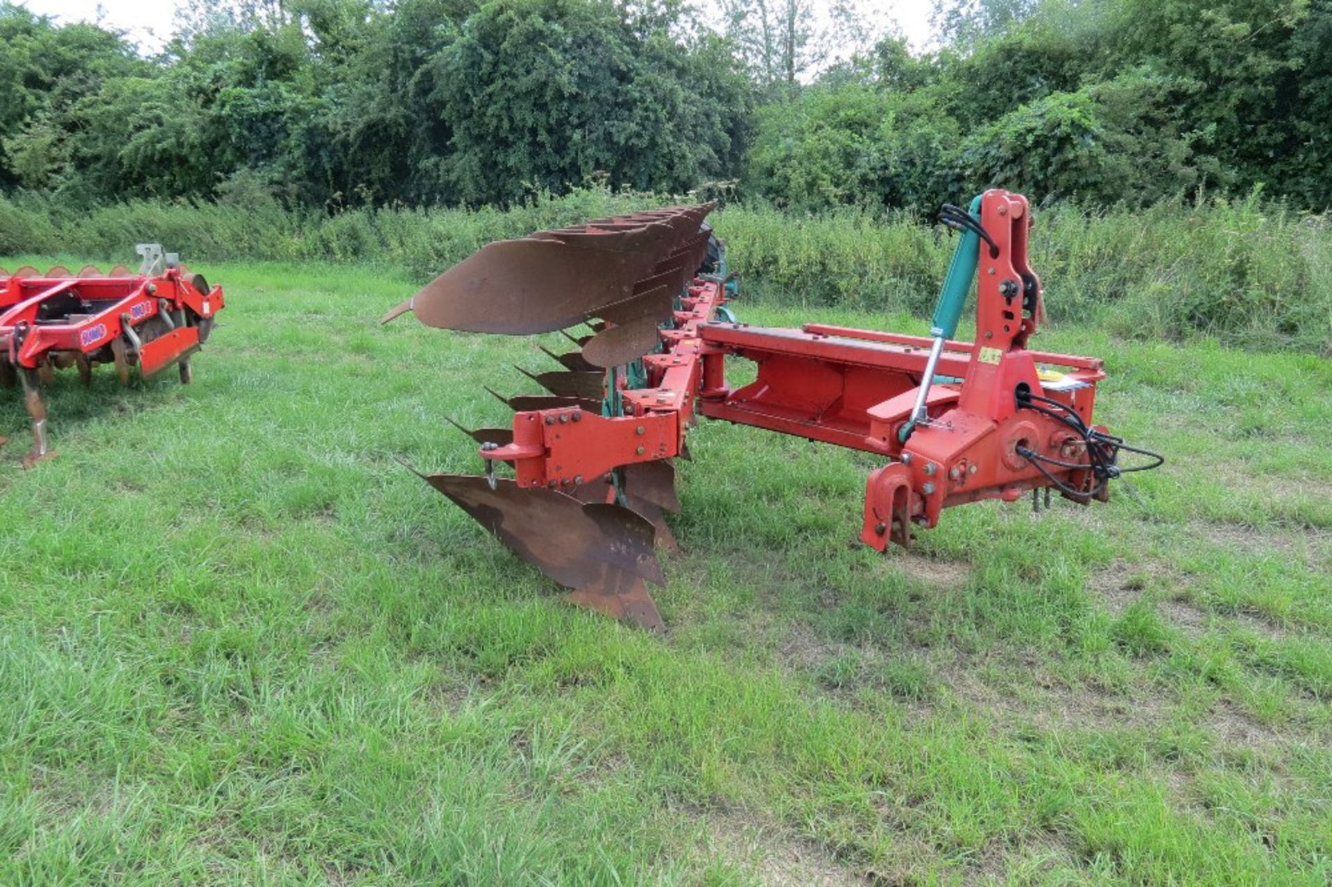 Kverneland L085 7 Furrow Plough, Manual vari - width, Skimmers, Knock off points,