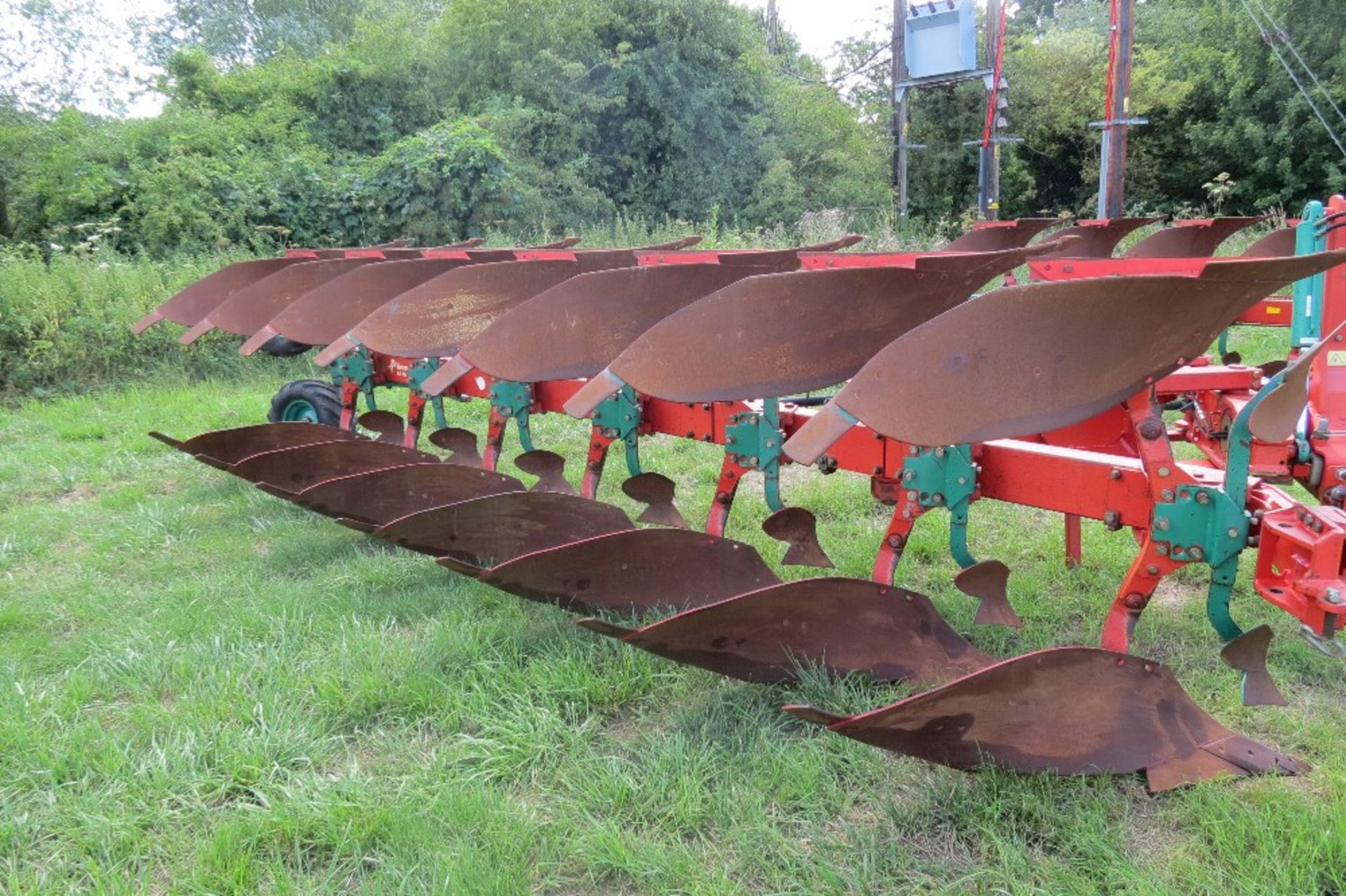 Kverneland L085 7 Furrow Plough, Manual vari - width, Skimmers, Knock off points, - Image 3 of 7