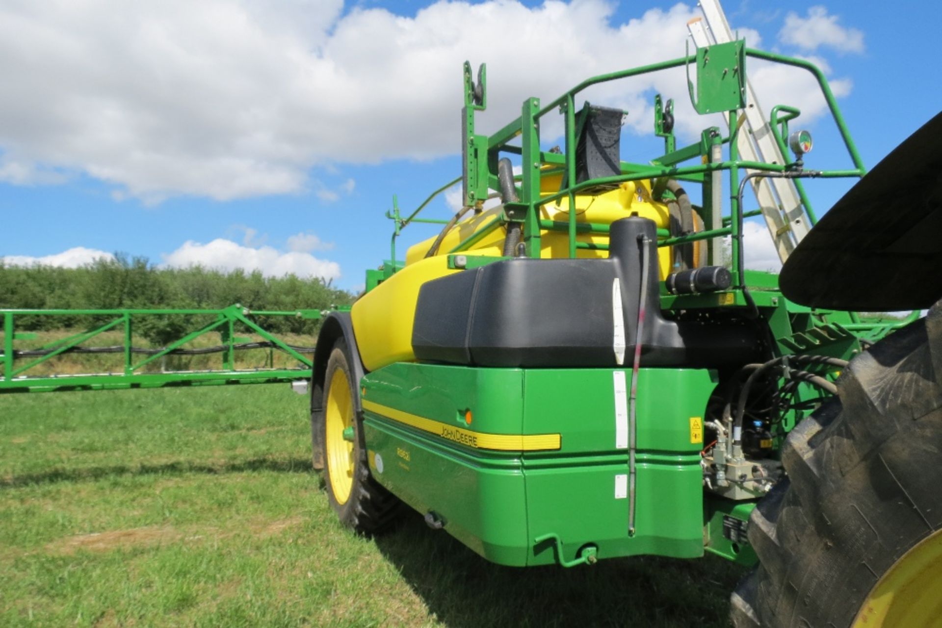 2016 John Deere R9621 PowrSprayer Sprayer, sprayed approximately 17,000 hectares, - Image 18 of 30