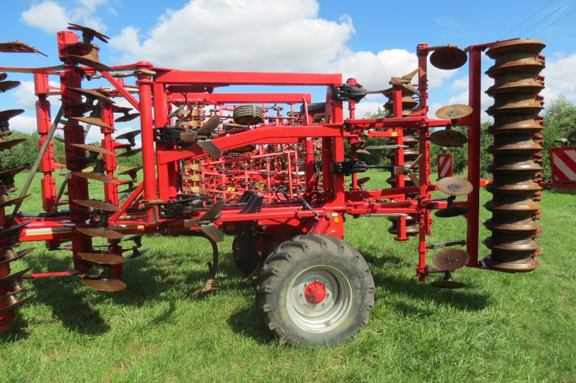 2013 Horsch Terrano 4MT Cultivator with Two Rows of Discs, Tines, Rear Discs and D/D roll,