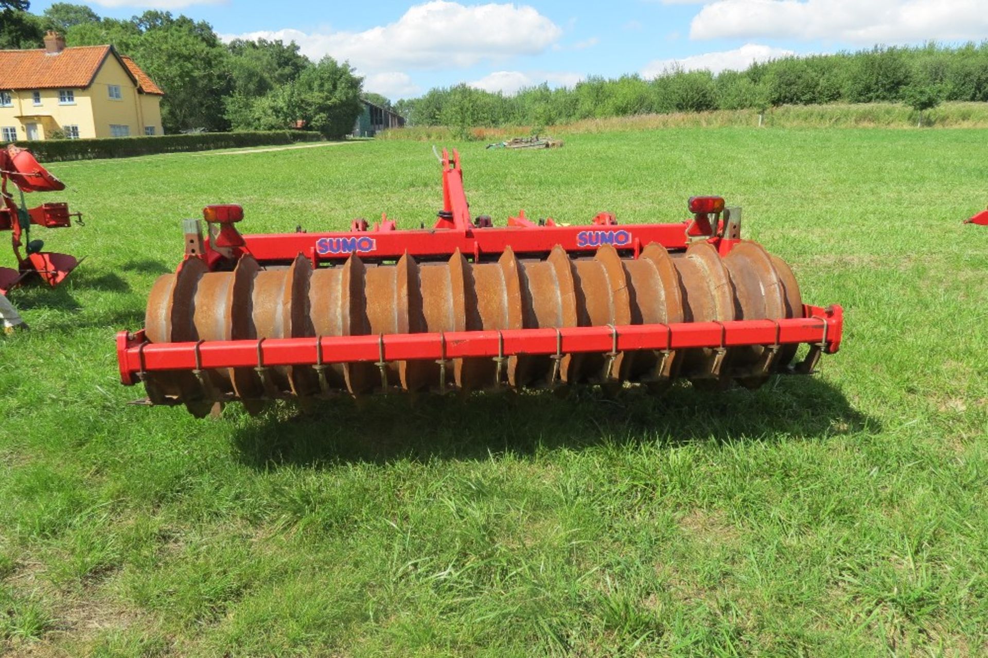 Sumo Trio 3m Cultivator, 6 Leg Cultivator, Discs, Packer Roll, Stand, - Image 3 of 13